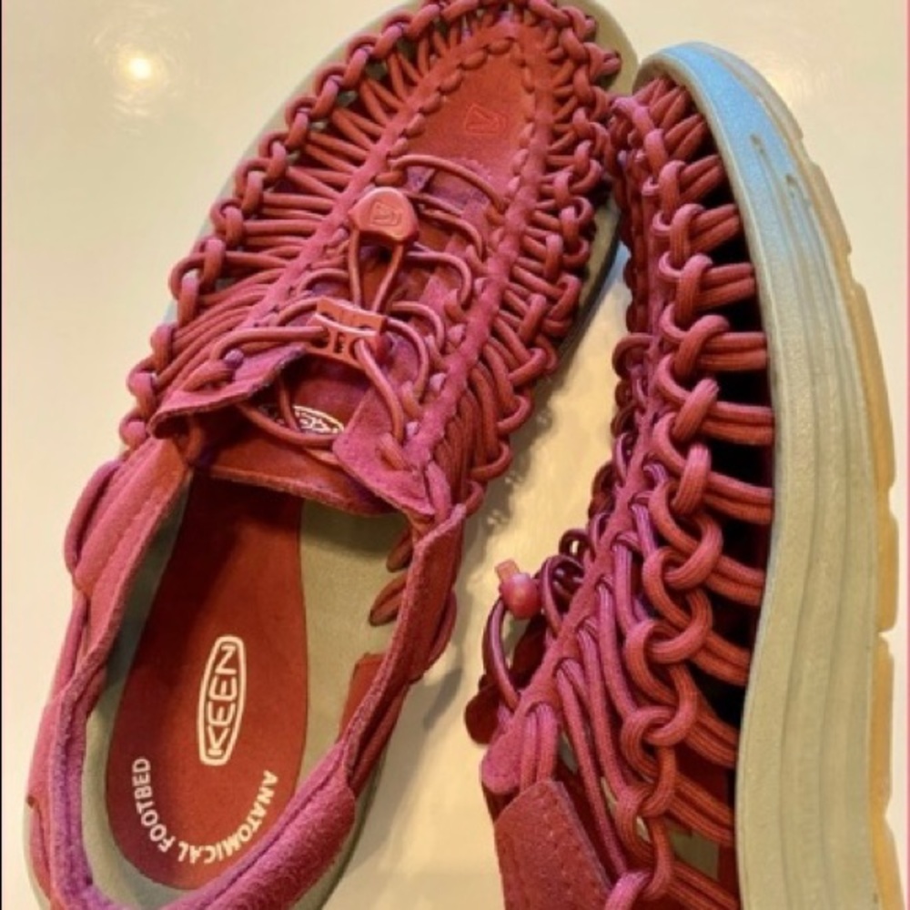 KEEN UNEEK Women’s paracord sandal